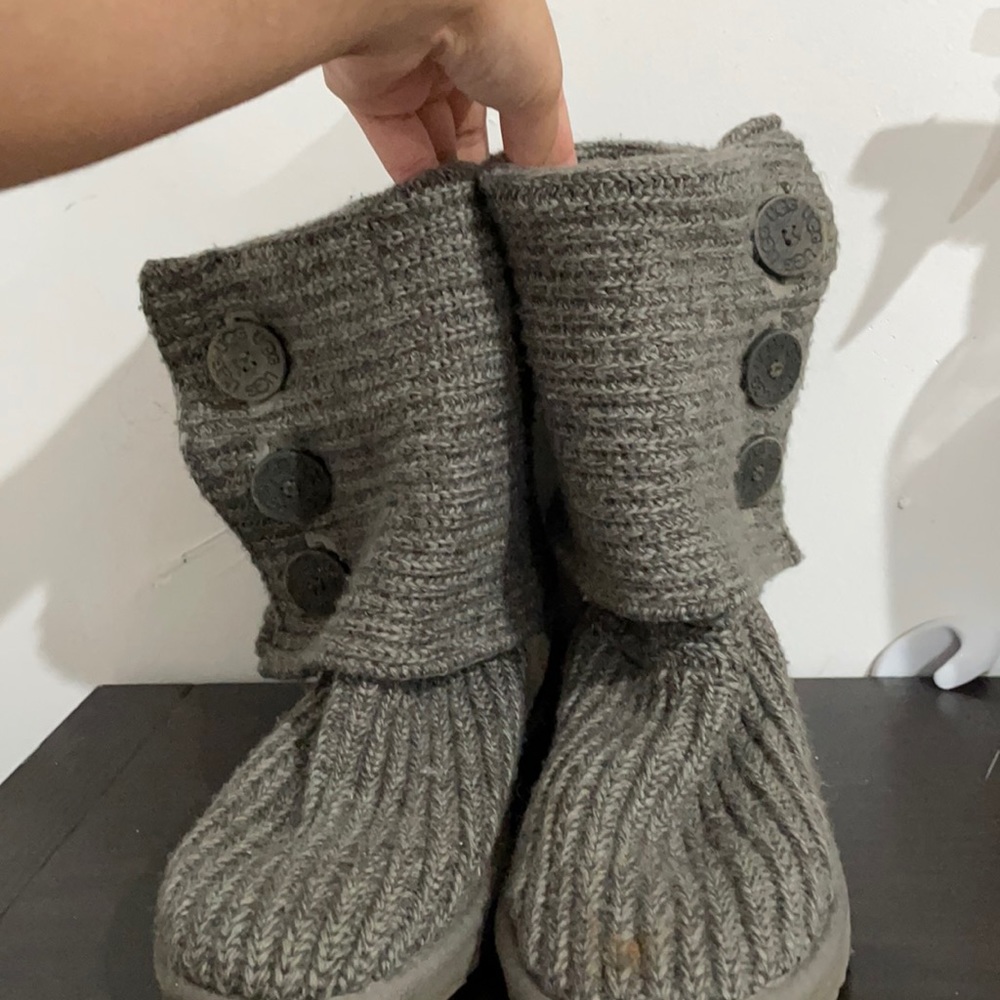 Knit gray Ugg’s